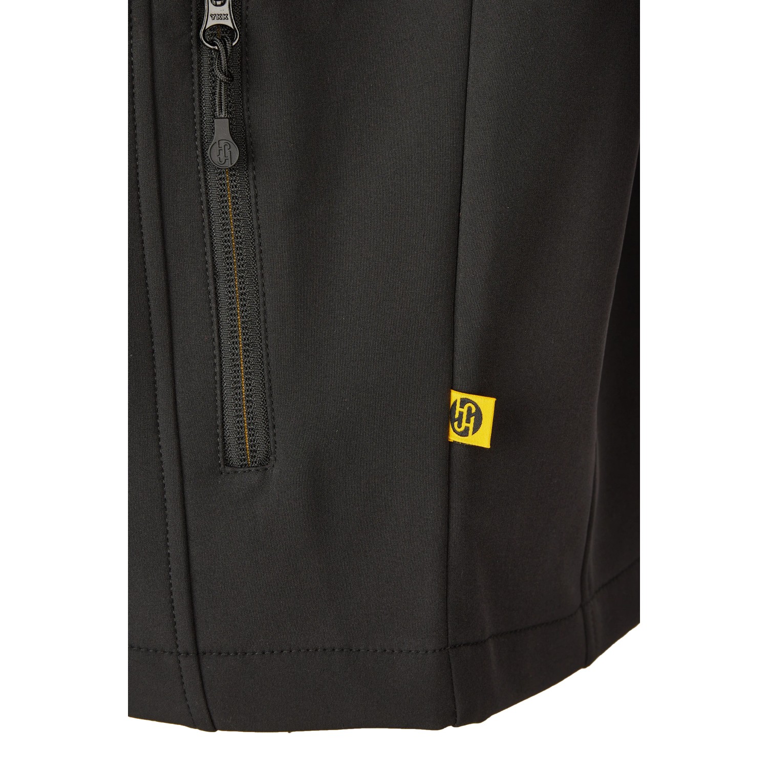 Detailaufnahme: Schwarze Hans Schäfer Workwear Softshelljacke mit Reißverschluss und Logo.