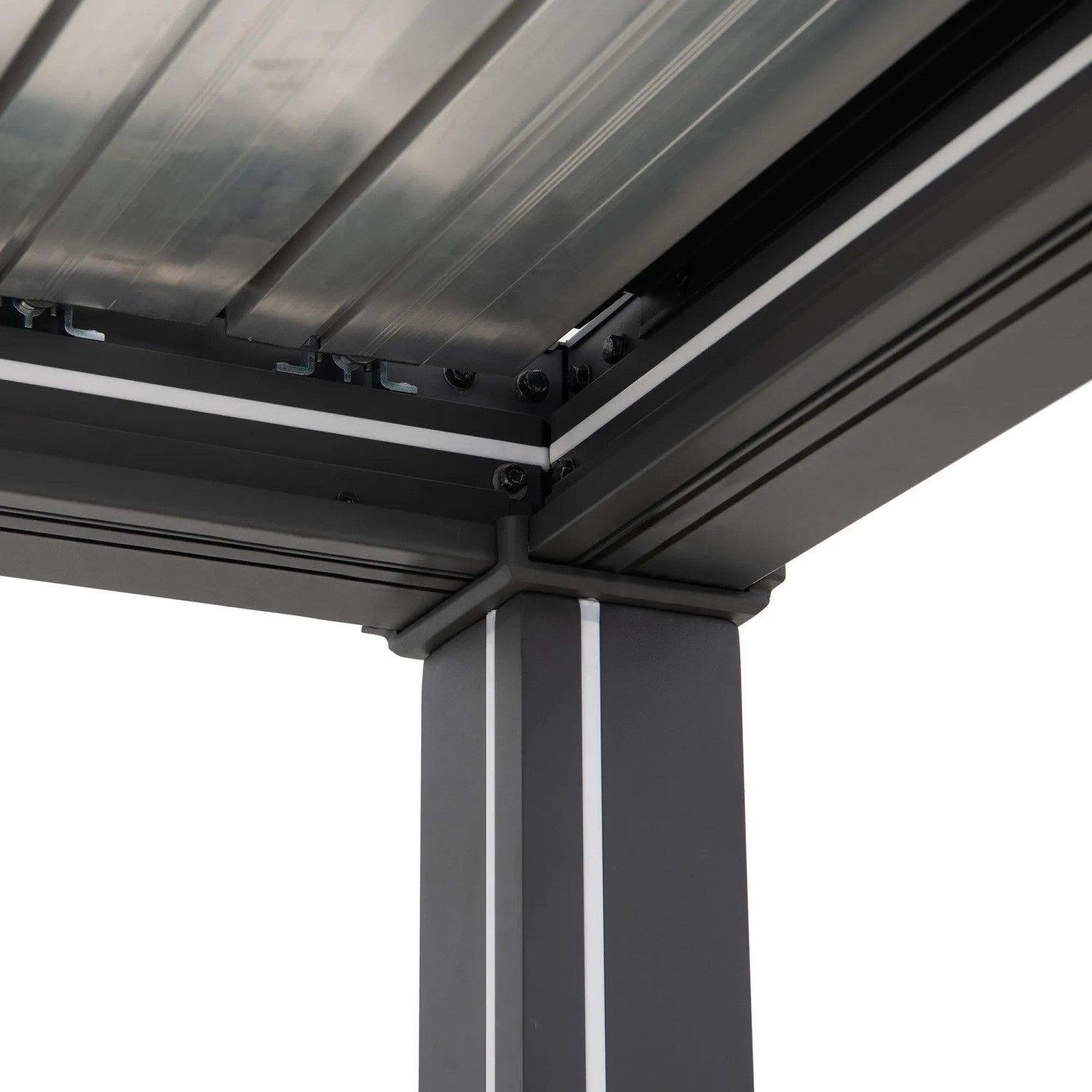 Detailansicht der anthrazitfarbenen Sunjoy Multi-Pergola Matterhorn mit verstellbaren Lamellen.