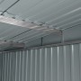 Innenansicht Gerätehaus Lübeck 88: Dachkonstruktion und Seitenwand aus Stahlblech in Anthrazit.