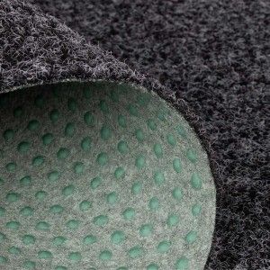 Detailaufnahme: Anthrazitfarbener Kunstrasen "Farbwunder Park" mit rutschfester Unterseite.