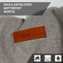 Detailaufnahme Campingstuhl Eclipse Herkules, graues Textil mit braunem Logo-Patch. Gepolstert, wetterfest, wertig.