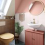 Badezimmer mit Fliesenlack in Magnolie, renoviert mit Alpina Fliesen-Lack Bad & Küche.