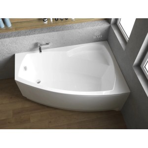 Weiße KOLMAN Eckbadewanne 150x90 cm für rechte Ecke, aus Acryl, mit Ablauf und Füßen im modernen Bad.