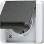 Jung WG800 Steckdose IP44 für Feuchträume, weiße Ausführung mit grauem Klappdeckel.