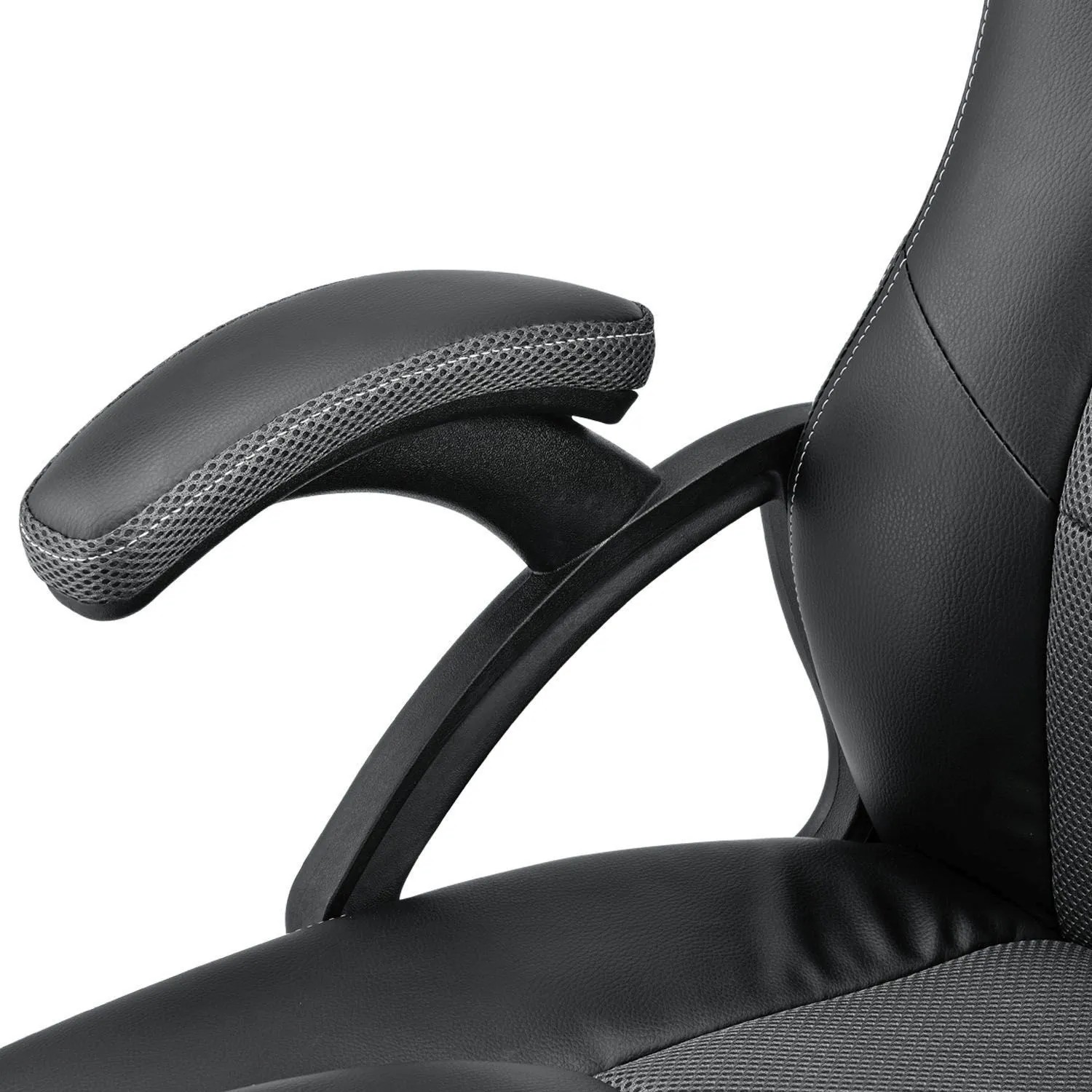 Detailaufnahme: Armlehne des grauen Juskys Racing Schreibtischstuhls Montreal.