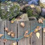 Aquagart Teichnetz 4x10m über Teich mit Steinen und Laub, engmaschiges Laubschutznetz.