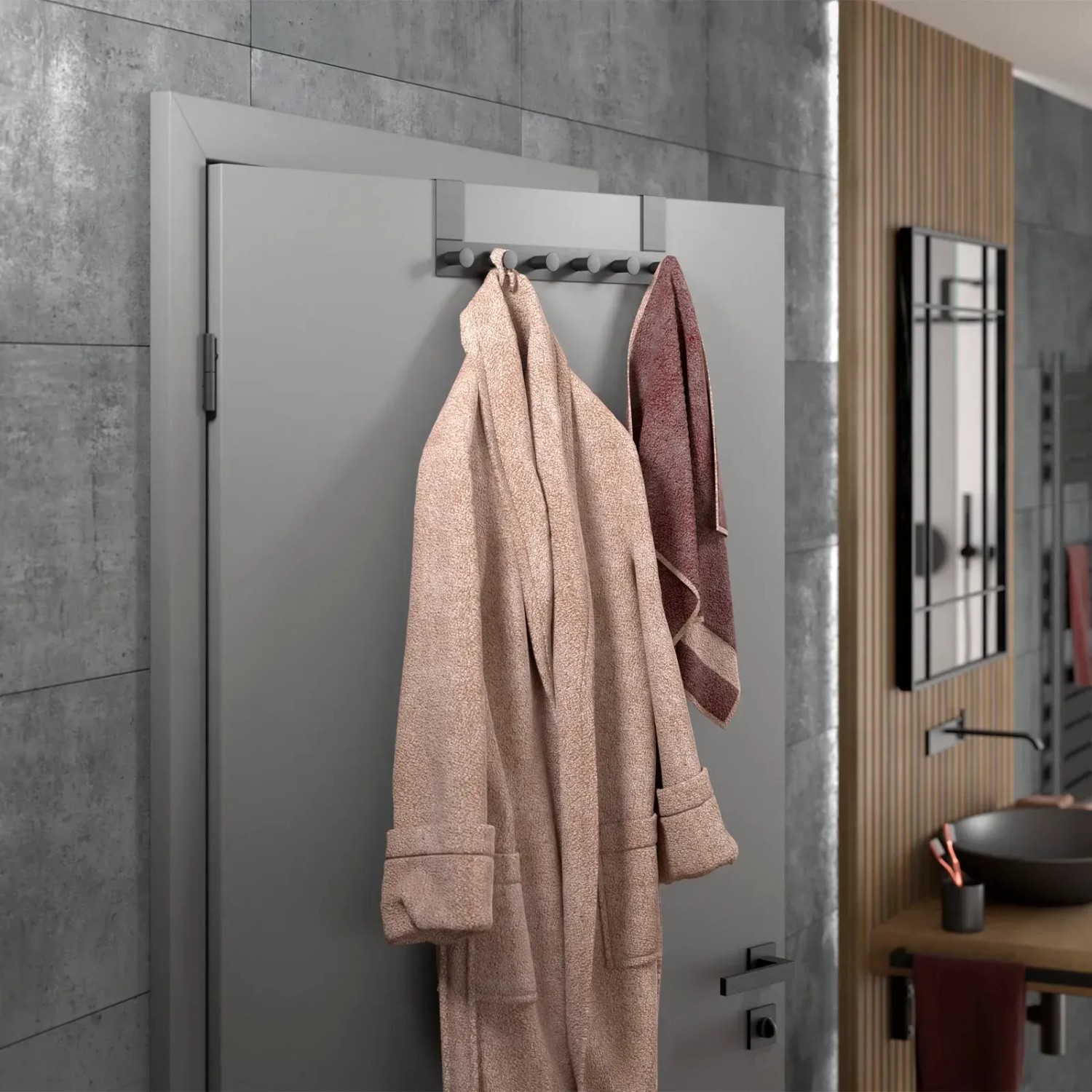 SOTECH Türgarderobe LINEA II, Edelstahl schwarz matt, mit Bademantel und Handtuch an Tür.