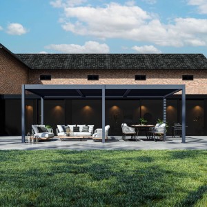 Anthrazitfarbene Paragon Outdoor Pergola Grand Tuscan mit Lamellendach und Gartenmöbeln.