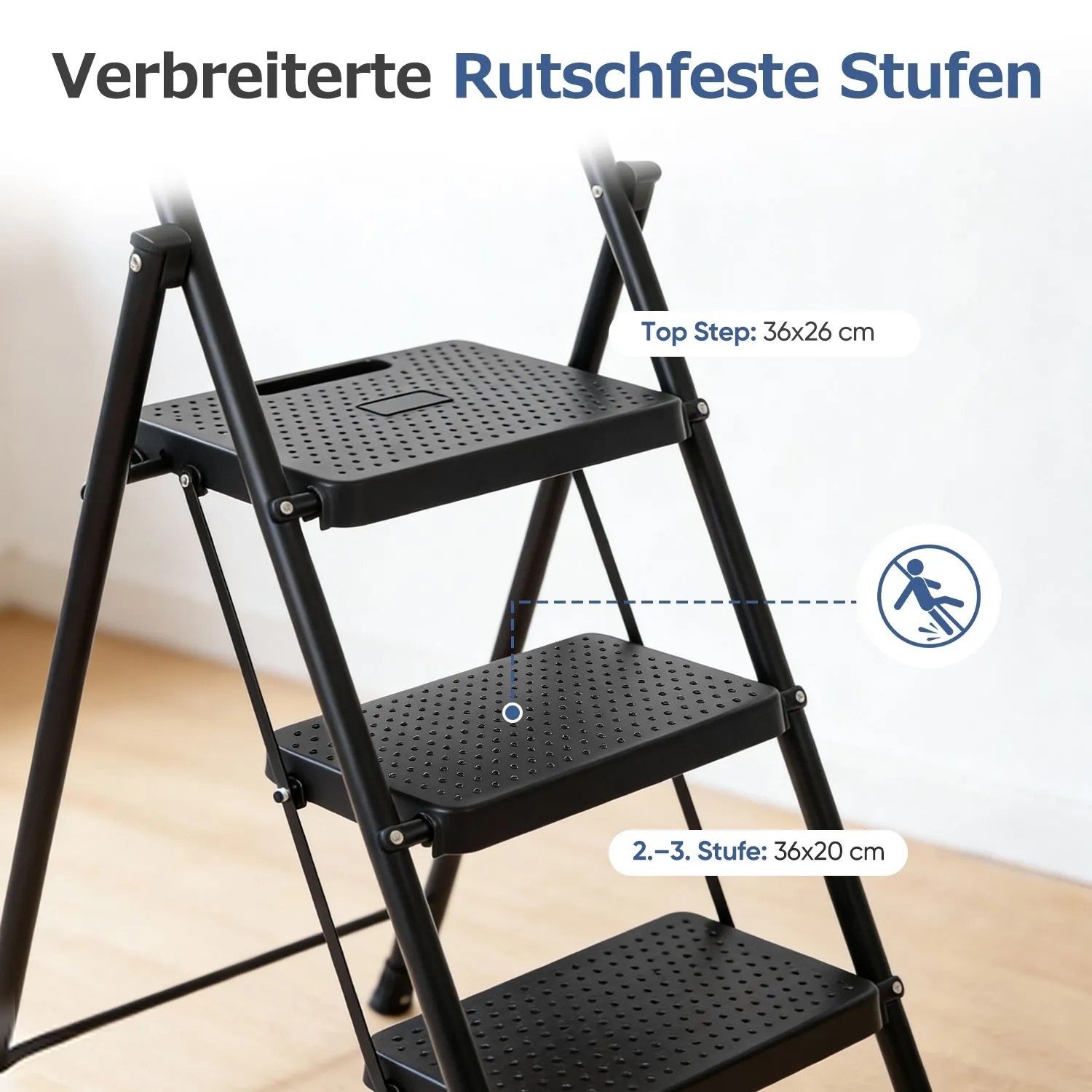 Schwarzer Sekey Klapptritt mit 3 breiten, rutschfesten Stufen. Die Trittflächen sind strukturiert für sicheren Stand.