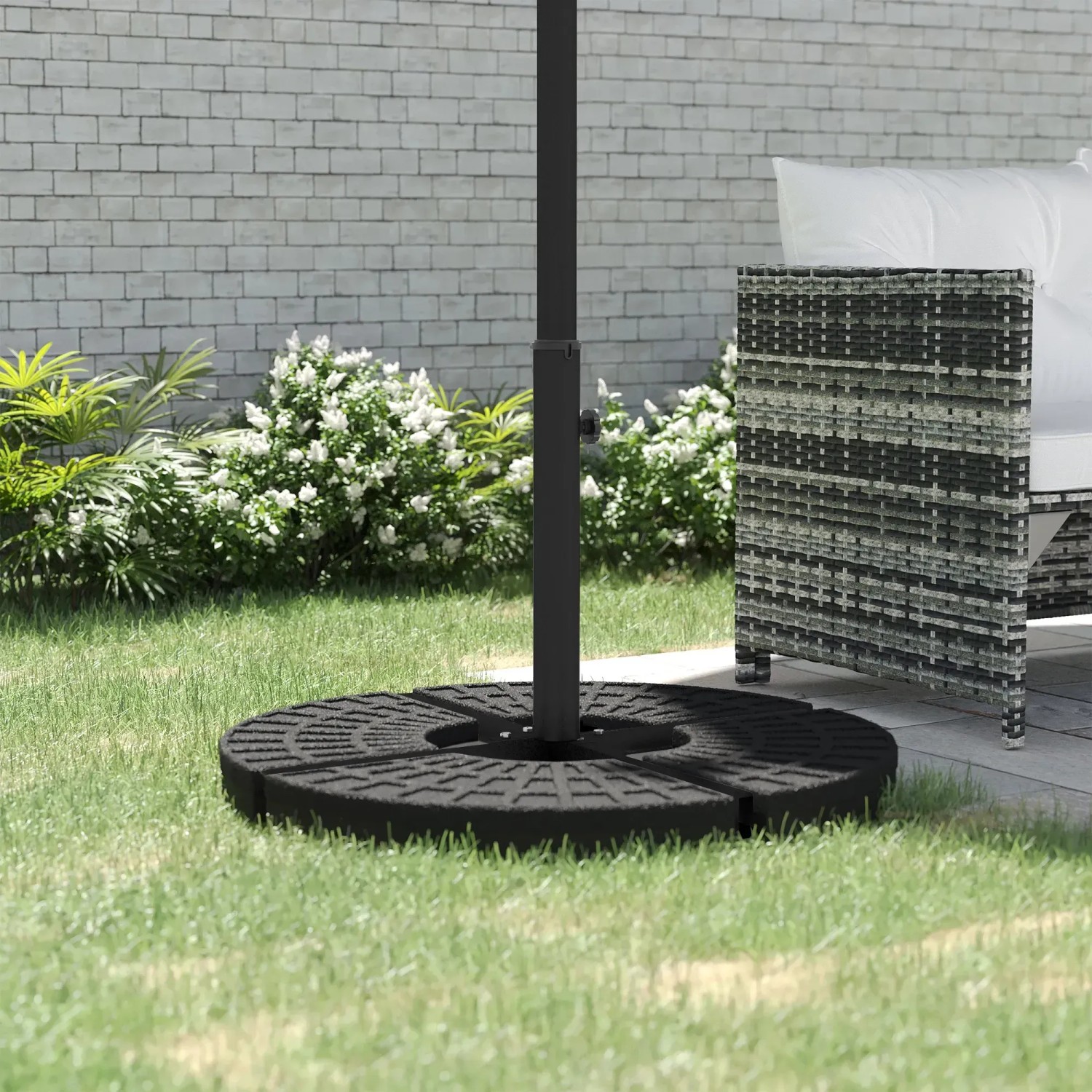 Schwarzer Outsunny Sonnenschirmständer aus Metall für den Garten.