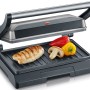 Severin Kompakt-Multigrill KG 2394 mit Grillgut. Elektrogrill mit Hähnchenbrust, Pilz und Paprika.
