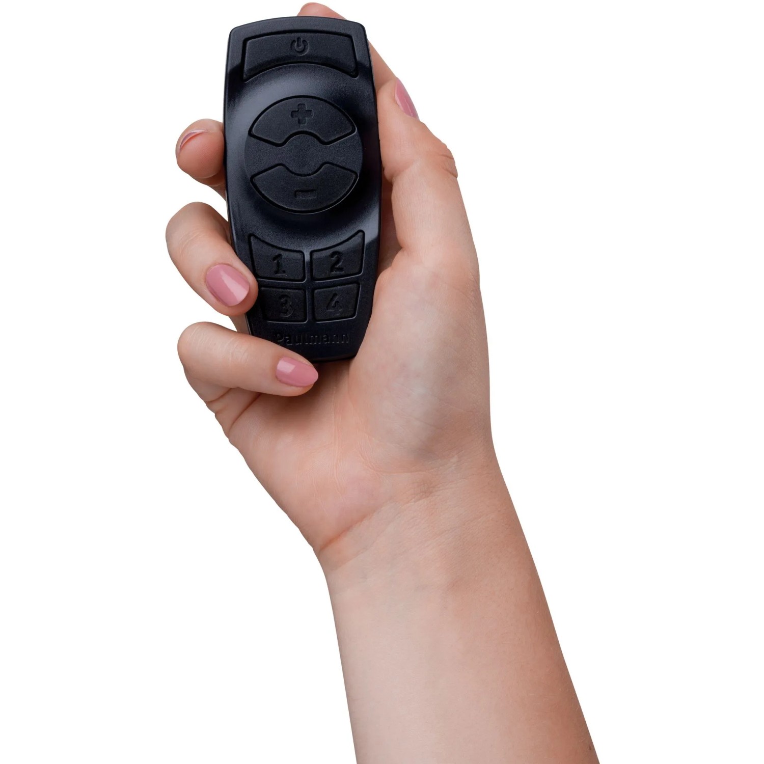 Hand hält Paulmann Plug & Shine Controller mit Fernbedienung für Außenbeleuchtungssysteme.