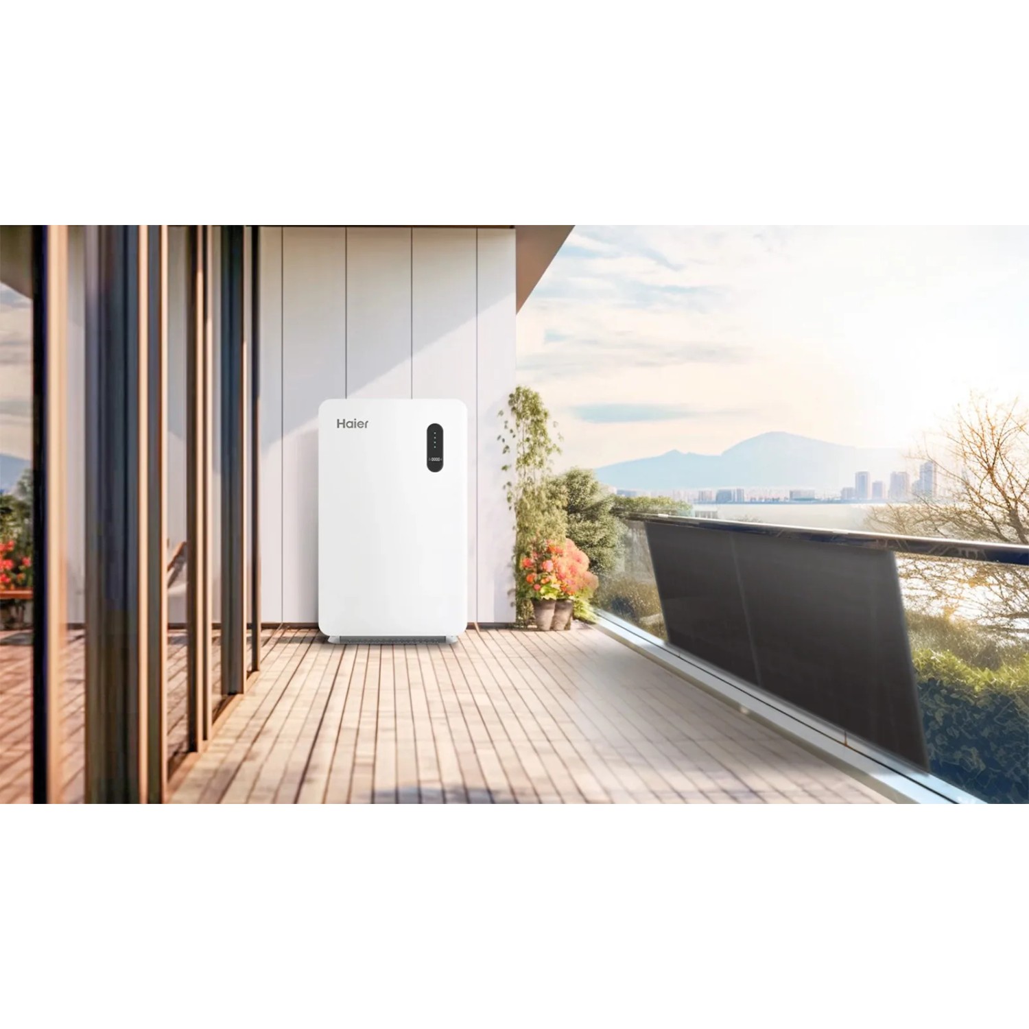 Haier Gloria HPS-2.5-800 All-In-One Energiespeicher für Balkonkraftwerk auf Terrasse, weiß.