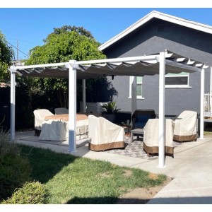 Weiße Purple Leaf Pergola 3x4m mit Schiebedach im Garten.
