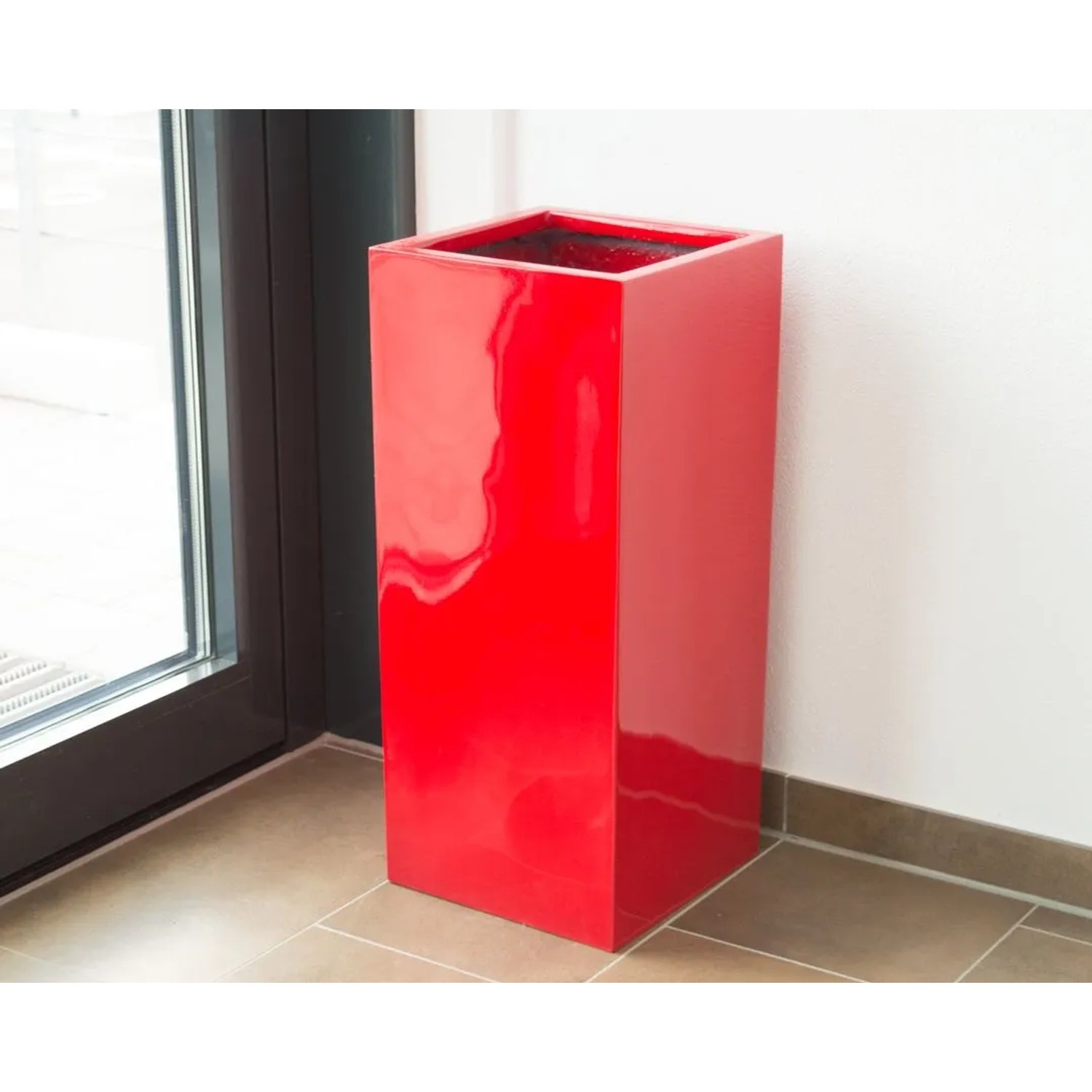Hochglanz-roter Pflanzkübel Säule aus Fiberglas, 30x30x68cm, für Innen- und Außenbereich.