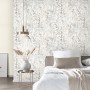 Erismann Vliestapete Casual Chic Blumenwiese Cottage Creme im Schlafzimmer.