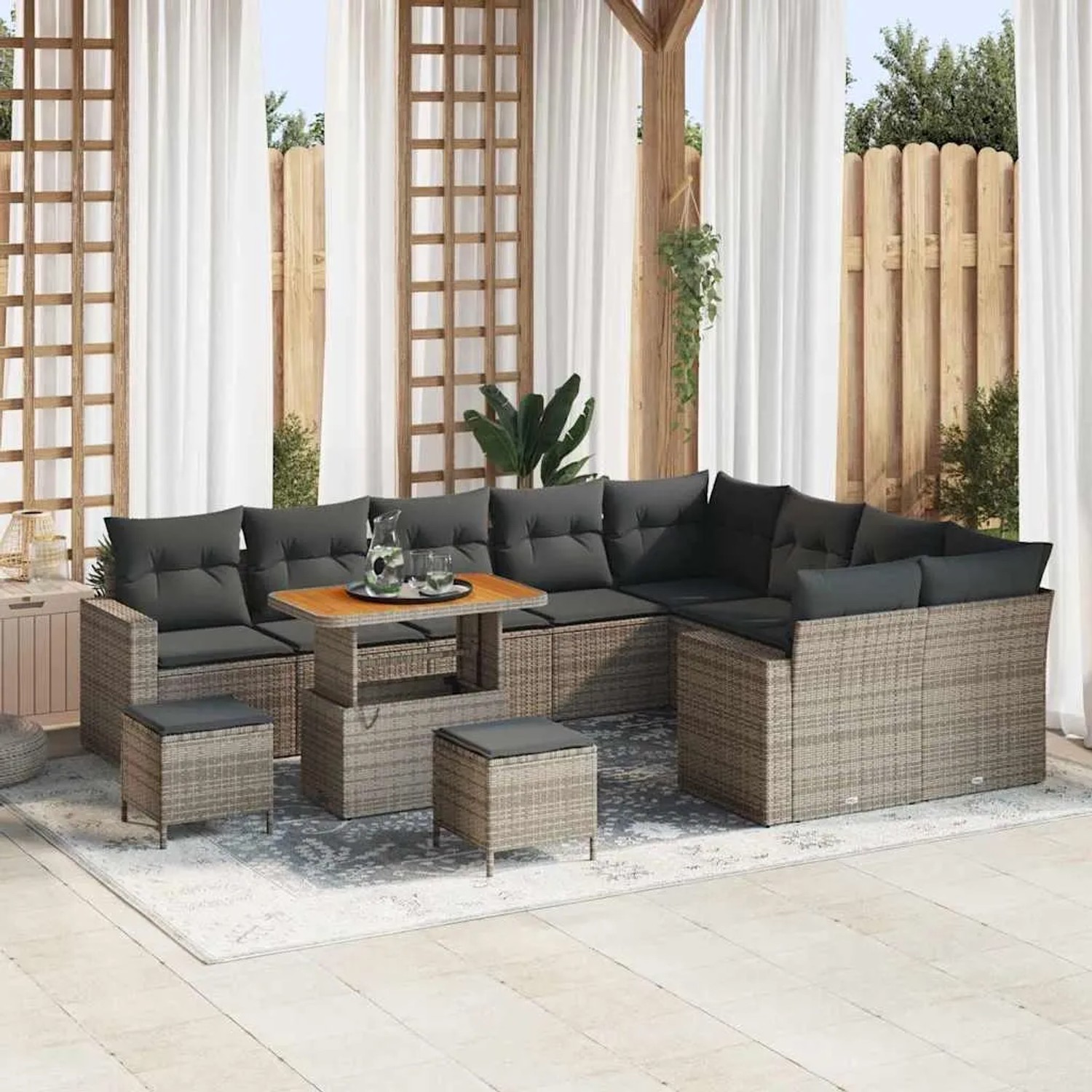 Graues 12-tlg. vidaXL Garten-Sofa-Set aus Poly Rattan mit Tisch und Hockern für Terrasse und Garten.