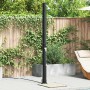 Schwarze vidaXL Solar-Außendusche (Höhe 217 cm) aus PVC und Aluminium im Garten.