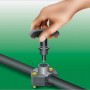 Gardena Schneidwerkzeug für Anbohrschelle im Einsatz, Micro-Drip-System Zubehör.