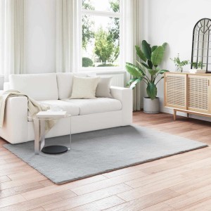 Grauer vidaXL Kunstfell Hasen Teppich Olite aus Polyester, 140x200 cm, in modernem Wohnzimmer auf Holzfußboden.