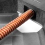 Detailaufnahme: STAHLWERK Schweißwinkelklemme mit Spindel und 90° Winkel für präzises Schweißen.