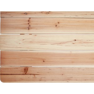 Detailansicht der Holzoberfläche der Kinder-Bierzeltgarnitur Talara aus Tannenholz.