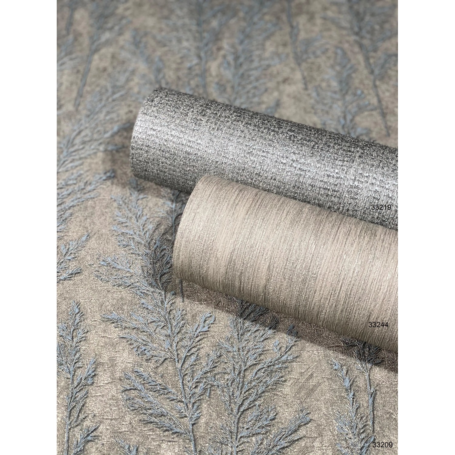 Marburg Vliestapete Natural Opulence Floral Platin: Rollen in Silber und Beige mit floralem Muster.