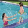 Kind mit Bestway Schwimmring Aquarium im Pool, Ø 48 cm. Buntes Design für Badespaß.