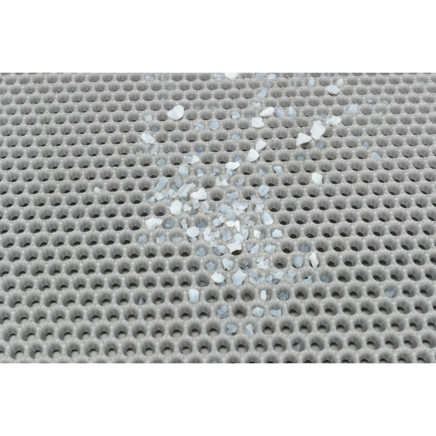 Graue Trixie Siebmatte für Katzenklos mit Katzenstreu, 40x58 cm.