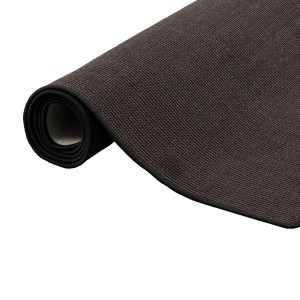 Gerollter, schwarzer Sisalteppich (200x250 cm) der Marke Snapstyle. Klassischer Teppich für Wohnräume.