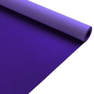 Lila Primaflor Eventteppich Podium, 1x1m, gerollt. Ideal für Events und Messen.