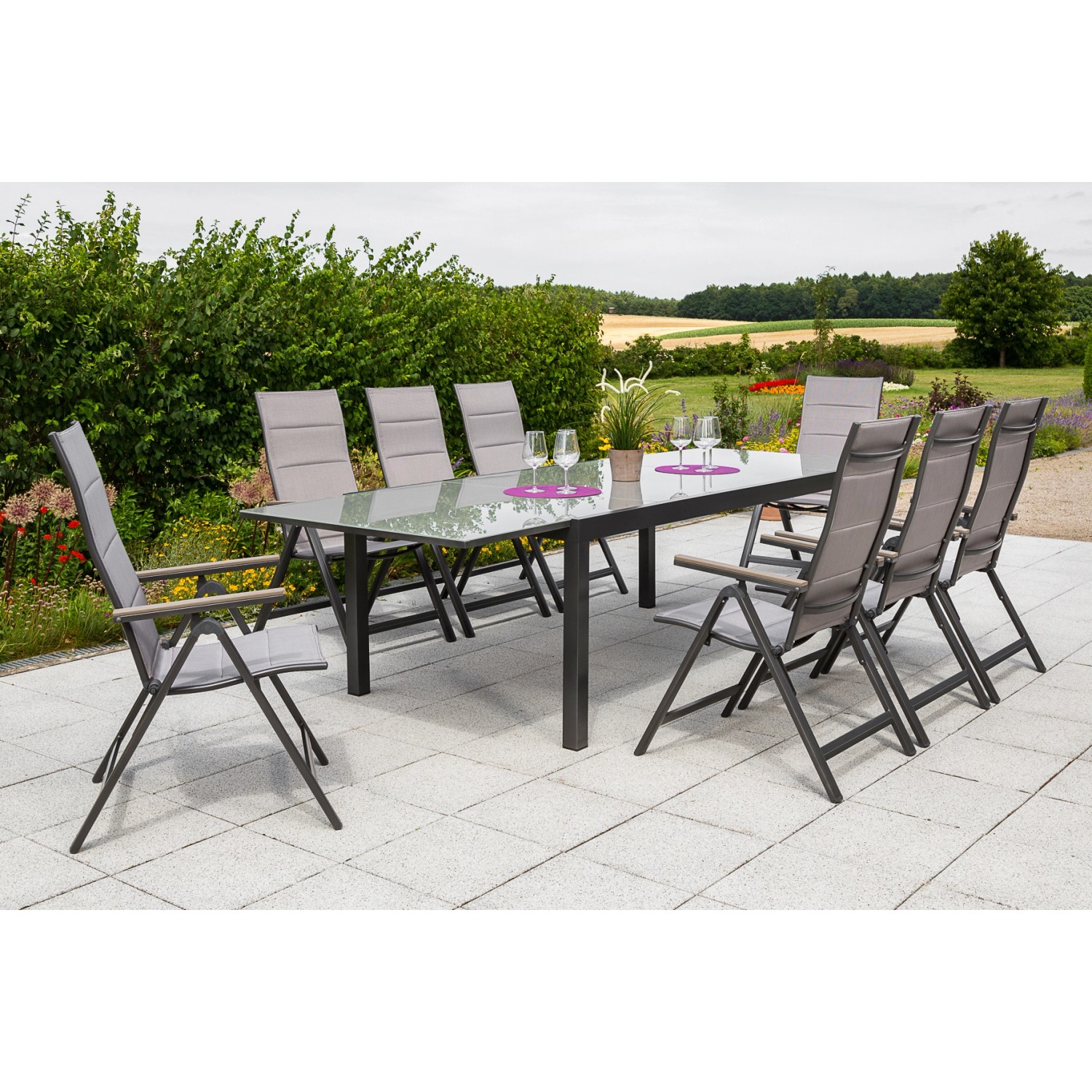 9-teiliges Gartenmöbel-Set Trivero in Diamantbraun mit Ausziehtisch und 8 Klappsesseln.