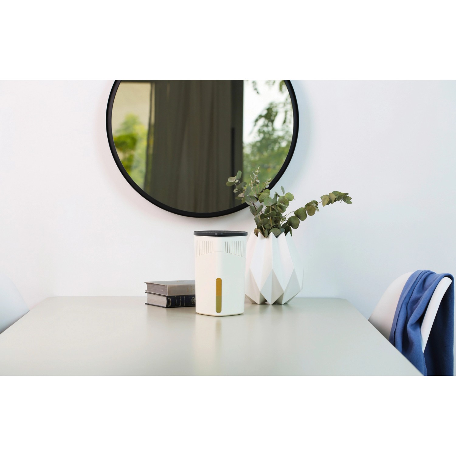 Wenko Bambus Aufbewahrungsbox Terra mit Schublade, braun, auf Tisch mit Deko.