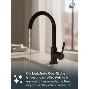 SCHÜTTE Spültischarmatur Cornwall Niederdruck, matt schwarz, mit hohem Auslauf und fließendem Wasser in der Küche.
