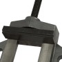 Detailaufnahme: EBERTH Maschinenschraubstock, 100mm Backenbreite, für präzise Werkstattarbeiten.