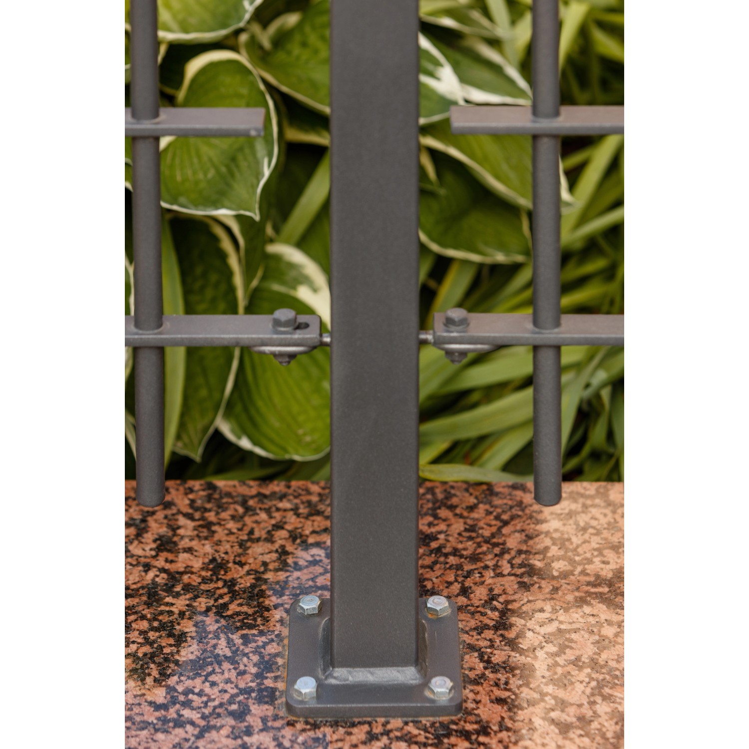 ELEO Pfosten, pulverbeschichtet DB703, für Zaun & Gartentor Montage.