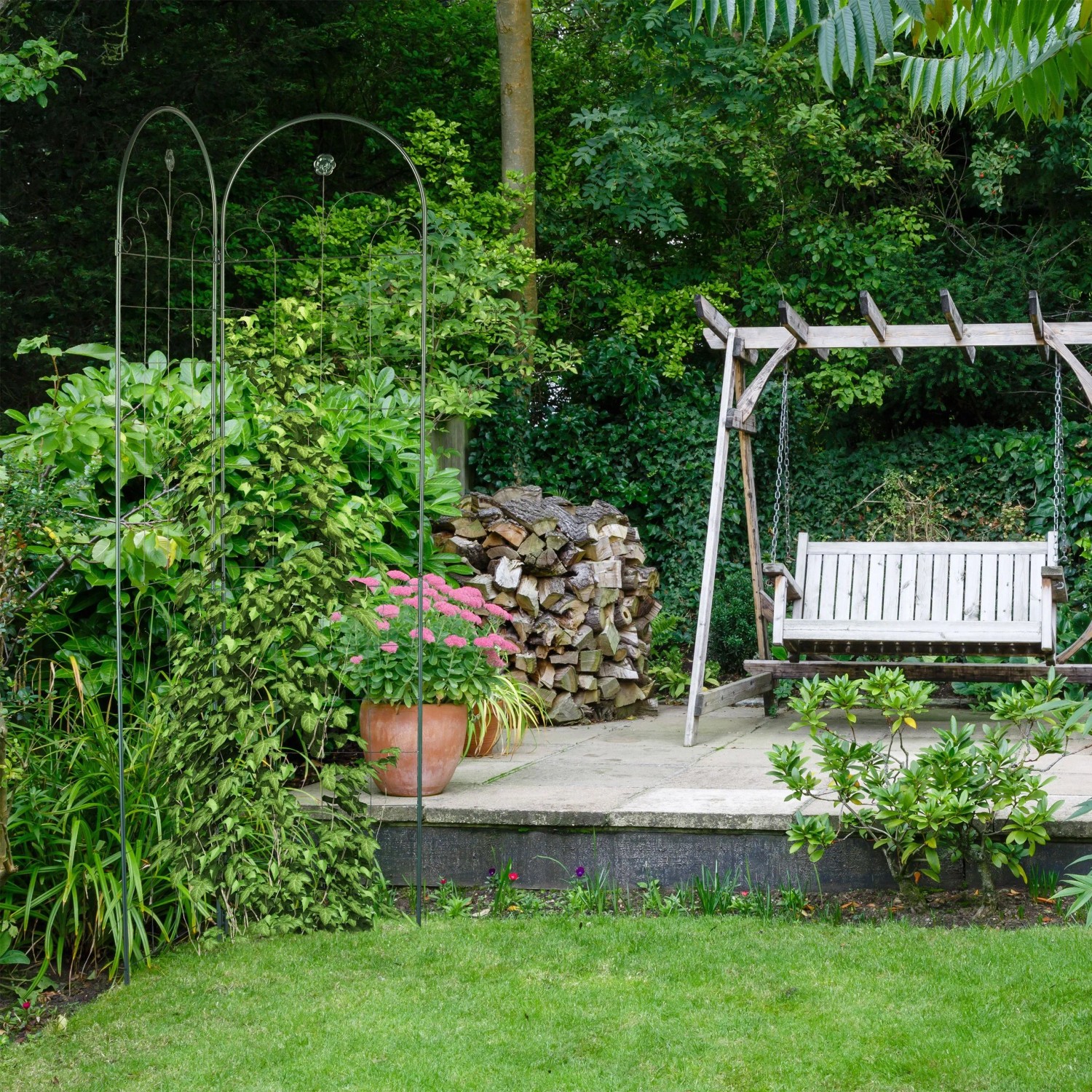 2er Set Relaxdays Rankgitter aus Eisen, dunkelgrün, 220x103x2 cm, für Kletterpflanzen im Garten.