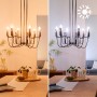 Philips WIZ E14 Kerzenlampen 3er-Set mit warmweißem und kaltweißem Licht an einem Kronleuchter.
