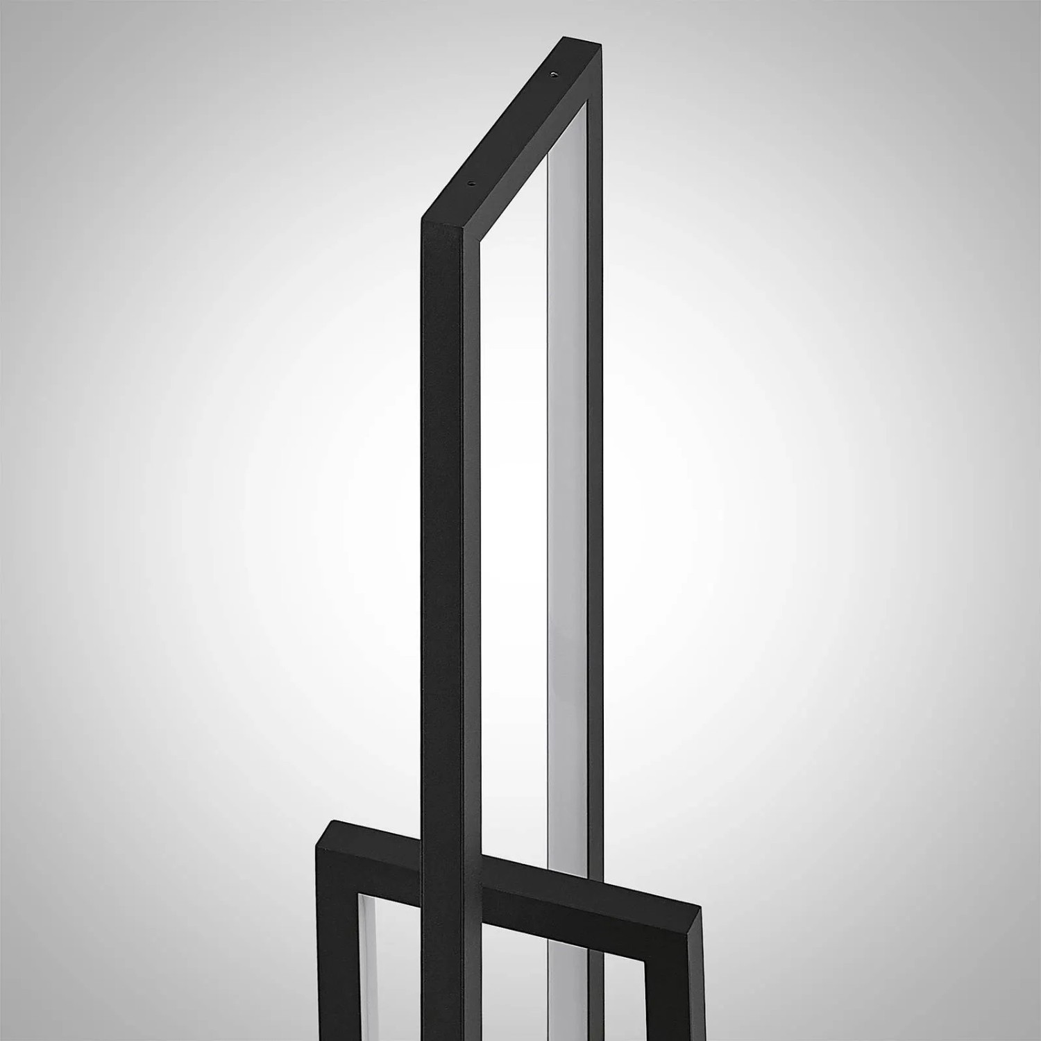 Moderne, dimmbare LED Stehlampe Hylda von Lucande, schwarz, aus Aluminium, 123cm hoch.