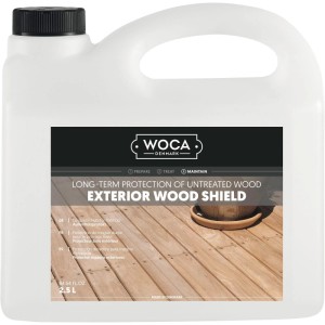 Woca Langzeitschutz für Holz 2,5 l. Weißer Kanister mit schwarzem Etikett, zeigt Holzterrasse. Für unbehandeltes Außenholz.