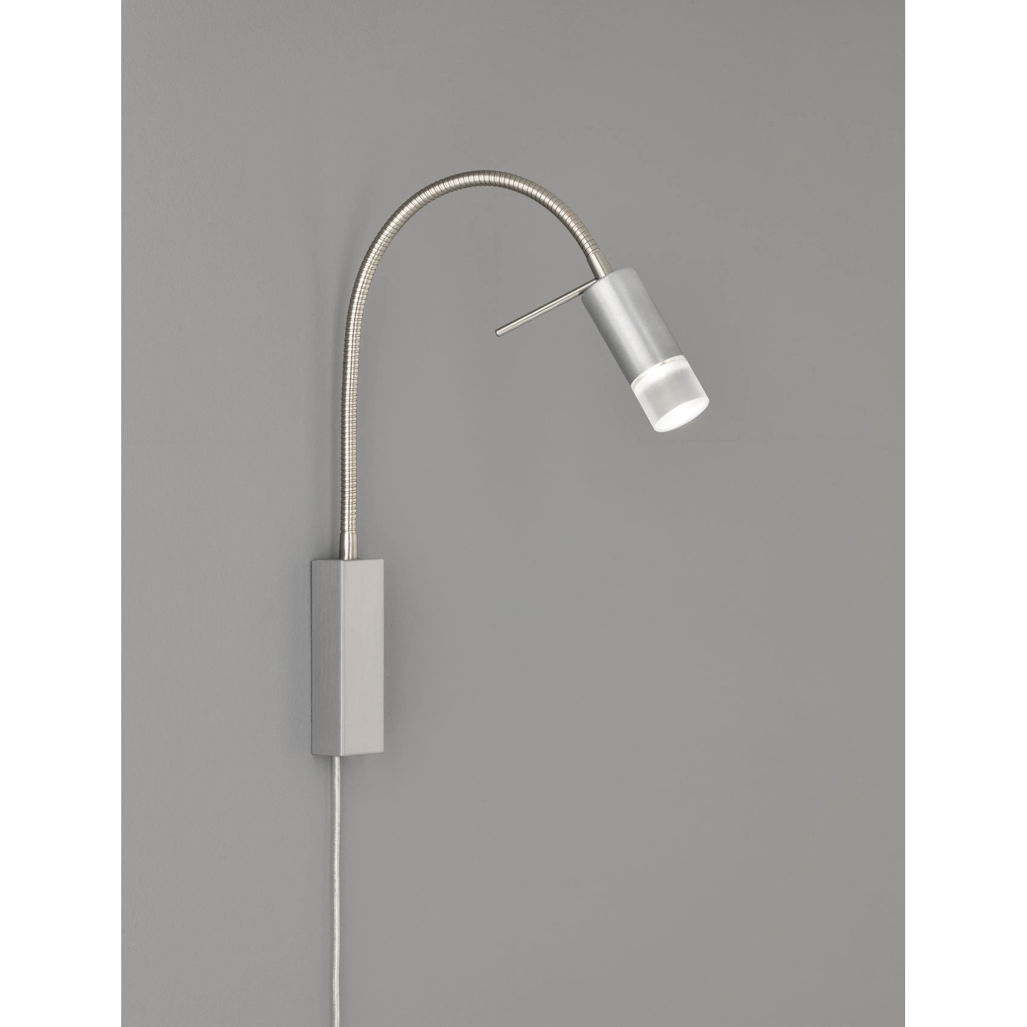 Flexibler LED-Wandspot River von Fischer & Honsel, nickelfarben, 40 cm, ideal als Leselampe.