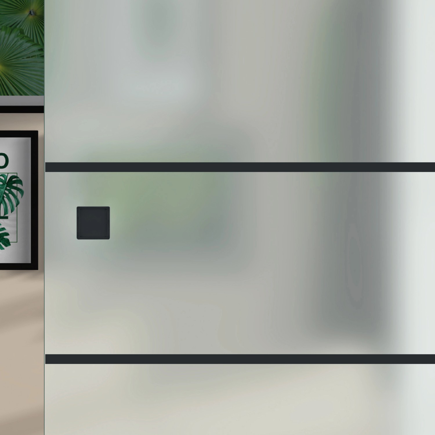 Satinierte Glasschiebetür mit schwarzem Siebdruck und Griff.