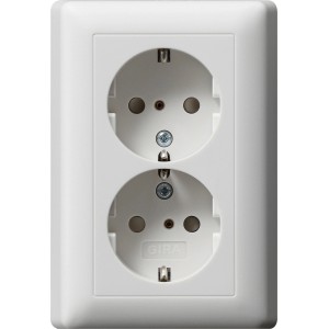 Gira Schuko-Doppelsteckdose, reinweiß, mit erhöhtem Berührungsschutz.