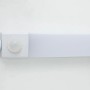 Graue LED-Feuchtraumleuchte Stripe, 120 cm, mit Sensor. Ideal für Garage und Keller.