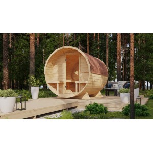 Karibu Fasssauna Talea XL mit Ofen (3,6 kW) im Garten. Holzfass-Sauna mit Terrasse und Bänken.