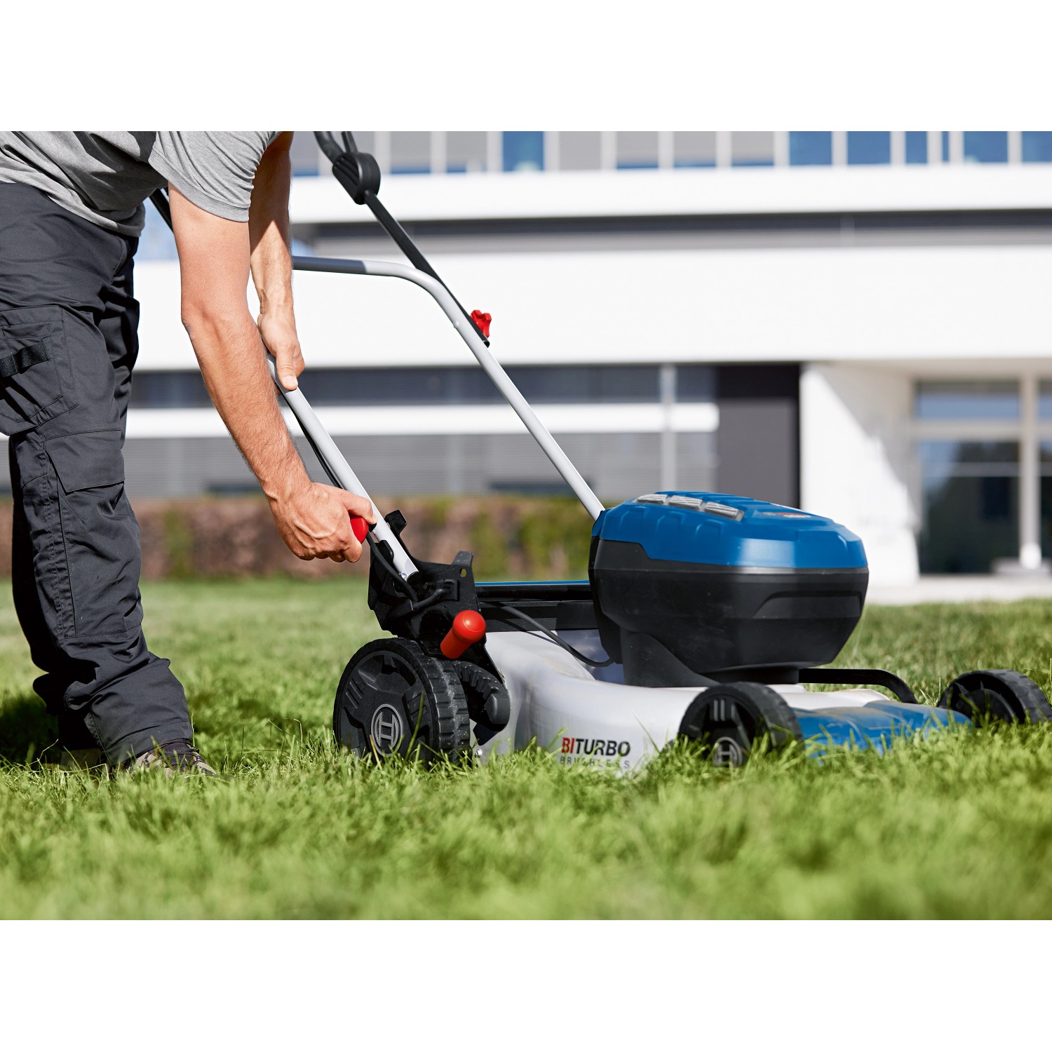Bosch Professional AkkuRasenmäher GRA 18V246 Solo bei OBI