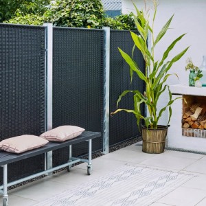 Feuerverzinkter Stahl-Zaunpfosten (8x8x268cm) als Zubehör für Zaunbau & Sichtschutz.