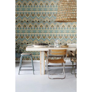 ESTAhome Vliestapete mit Aztek-Muster in Türkis, Beige und Meeresgrün an einer Wand. Dekorative Tapete.