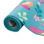 Gerollter, türkiser Kinderteppich (100x100cm) mit Schmetterlingsmuster. Snapstyle Spielteppich für Kinder.
