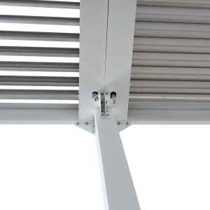 Detailansicht der weißen Alu Pergola mit Lamellendach und Seitenwand, Fokus auf die stabile Konstruktion.